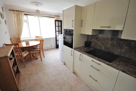 12 Newfields Drive, Moorends, Doncaster, DN8 4RZ