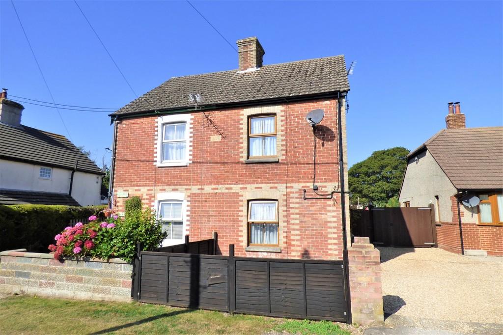 Wareham Road, Corfe Mullen 2 bed semidetached house £275,000