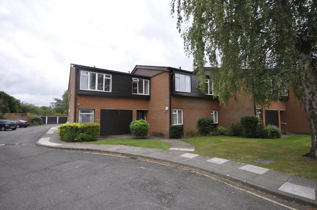 Hesketh Close, Cranleigh 1 bed apartment £120,000
