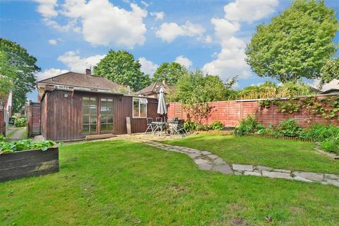 33a Kingsley Grove, Reigate, RH2 8DU