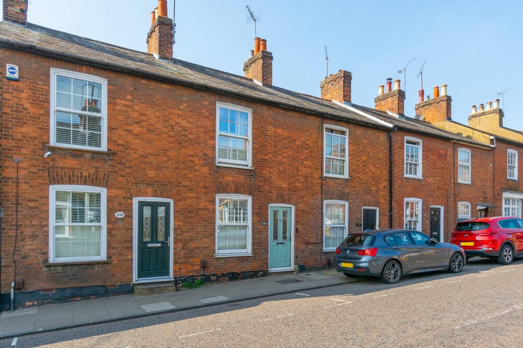 Holywell Hill, St. Albans 2 bed house £500,000