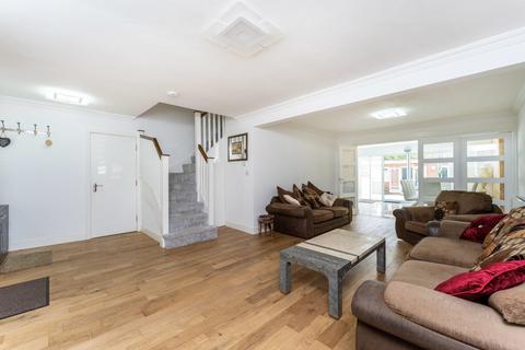 88 Hyde Way, Hayes, UB3 4PB