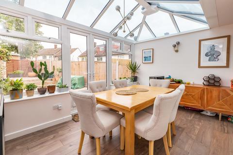 40 Deepdene Road, Loughton, IG10 3PP