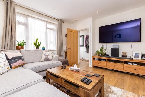 40 Deepdene Road, Loughton, IG10 3PP