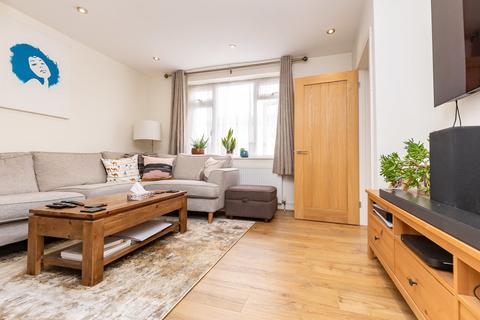 40 Deepdene Road, Loughton, IG10 3PP