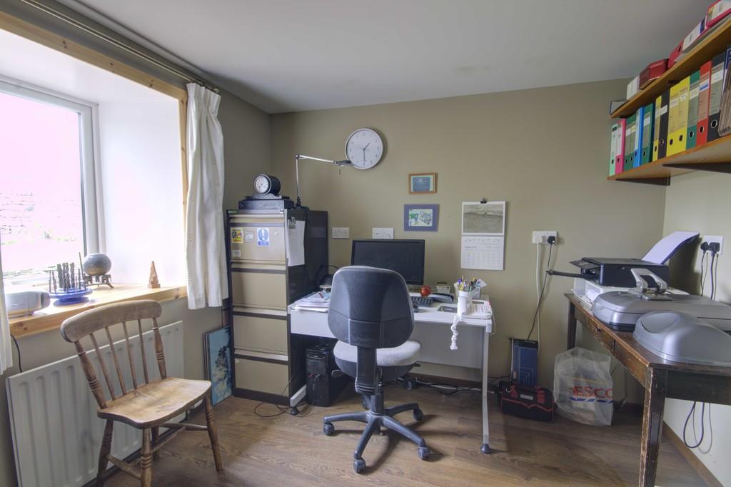 Office/bedroom 5