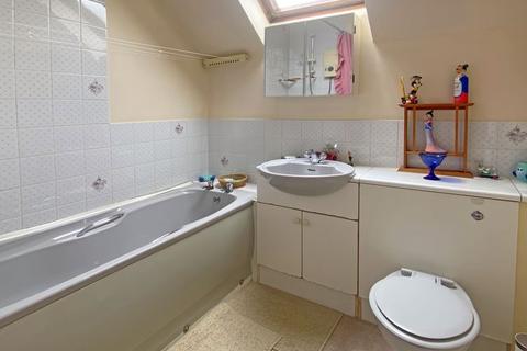 38 Chantry Meadow, Exeter, EX2 8FR