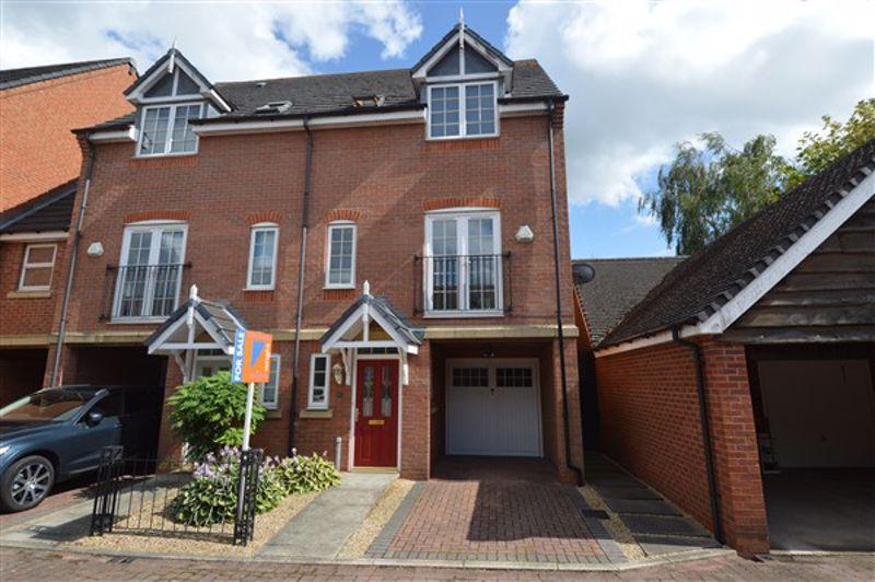 Fosse Close, Burbage 3 bed semidetached house £305,000