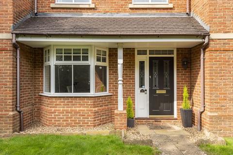14 Highlands, Farnham Common, Slough, SL2 3JR