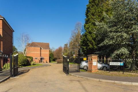 14 Highlands, Farnham Common, Slough, SL2 3JR
