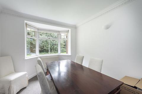14 Highlands, Farnham Common, Slough, SL2 3JR