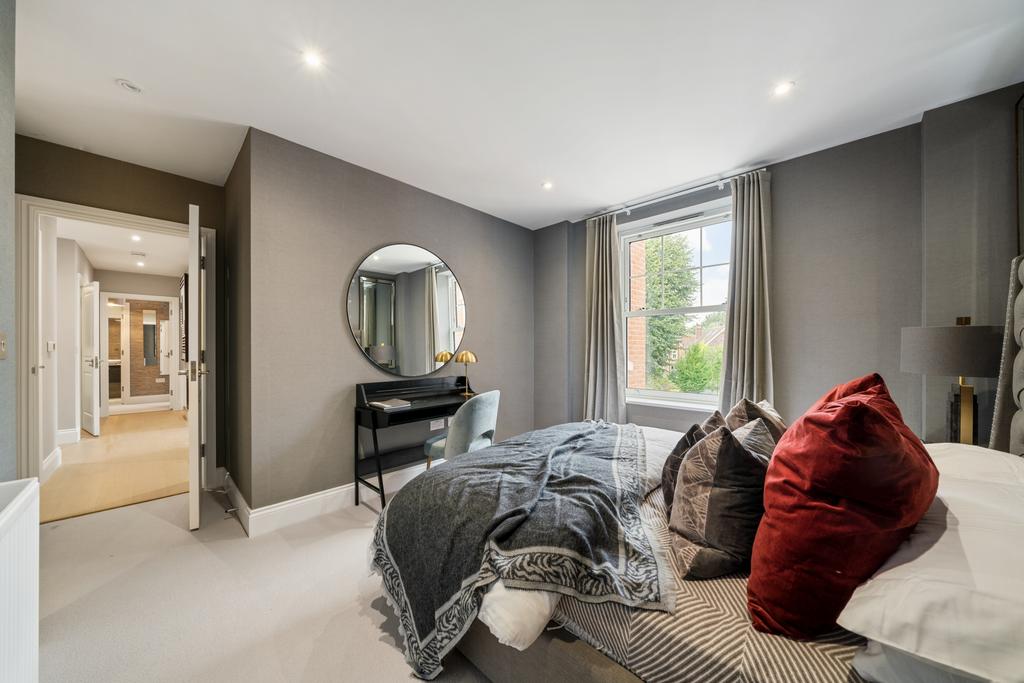 Primary Bedroom (2)