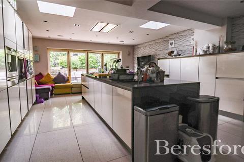 96 Knights Way, Brentwood, CM13 2ER