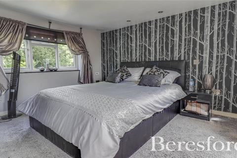 96 Knights Way, Brentwood, CM13 2ER