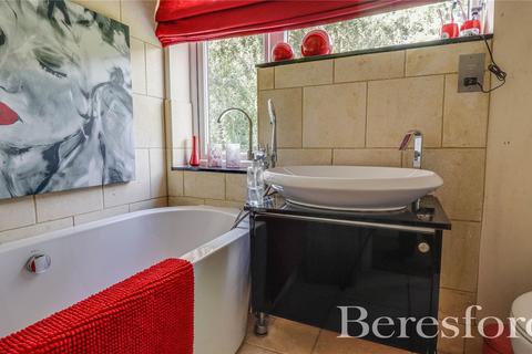 96 Knights Way, Brentwood, CM13 2ER