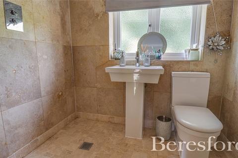 96 Knights Way, Brentwood, CM13 2ER