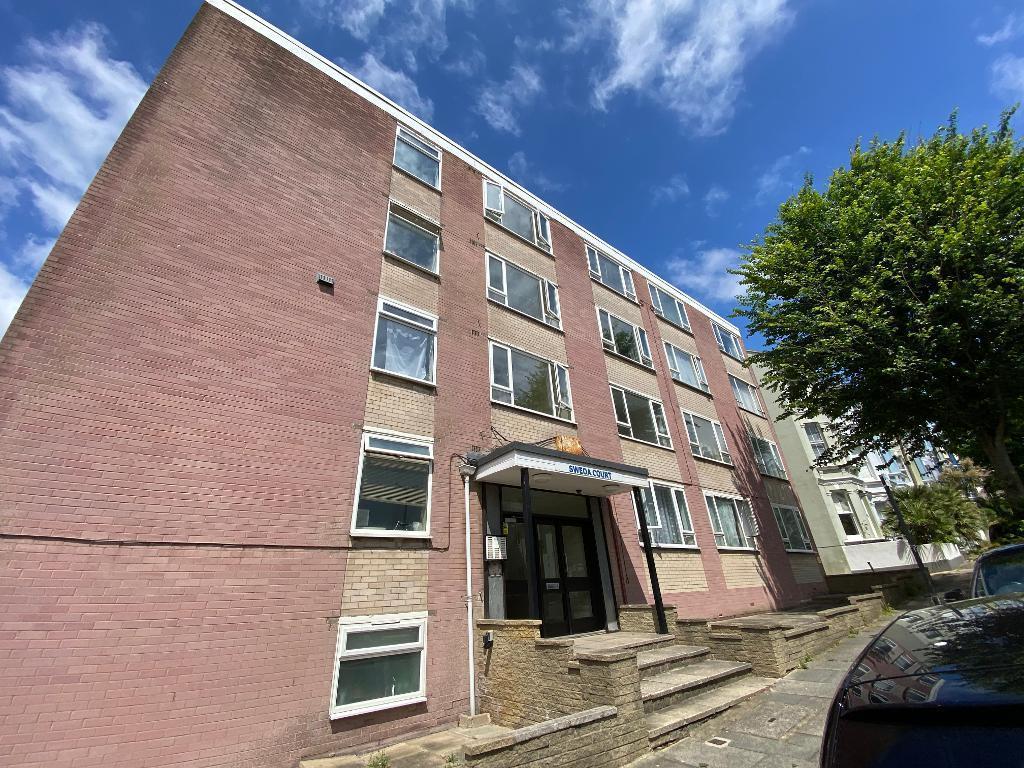 Chesham Street, Brighton, East Sussex, BN2 1NG 2 bed flat £1,350 pcm