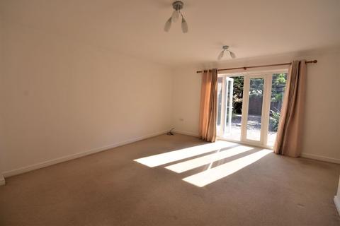 3 Heron Close, Farnham, GU9 8WF