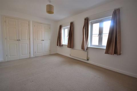 3 Heron Close, Farnham, GU9 8WF