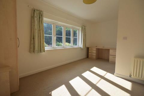3 Heron Close, Farnham, GU9 8WF