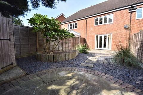 3 Heron Close, Farnham, GU9 8WF