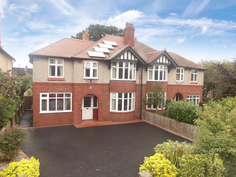 Millfields, Nantwich 4 bed semidetached house £365,000