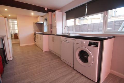 3 bedroom semi-detached house to rent, Tachbrook Road, Uxbridge, UB8