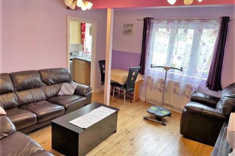 1 bedroom apartment for sale - Ground Floor Maisonette with Parking!