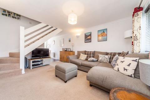 16 Englefield, Horsham, RH12 1UW