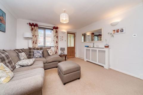 16 Englefield, Horsham, RH12 1UW