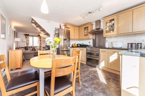 16 Englefield, Horsham, RH12 1UW