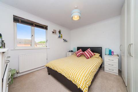 16 Englefield, Horsham, RH12 1UW
