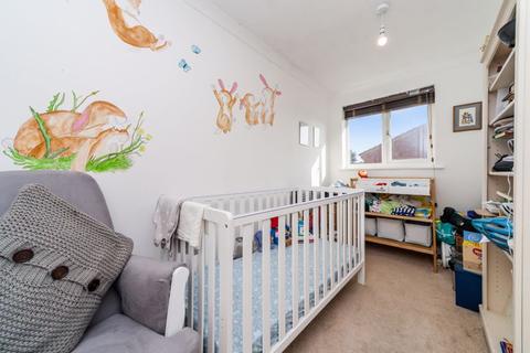 16 Englefield, Horsham, RH12 1UW