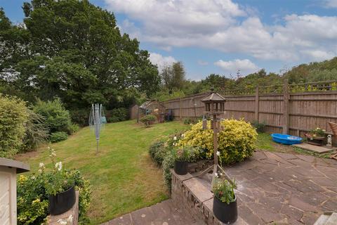 23 Chieveley Drive, Tunbridge Wells, TN2 5HG