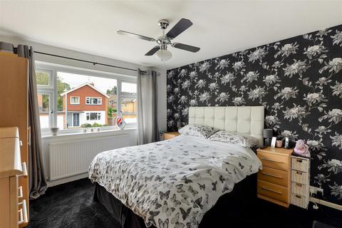 23 Chieveley Drive, Tunbridge Wells, TN2 5HG
