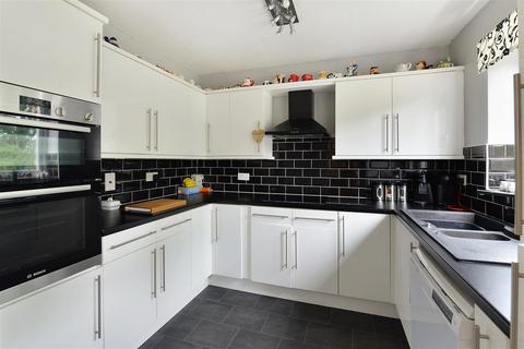 23 Chieveley Drive, Tunbridge Wells, TN2 5HG