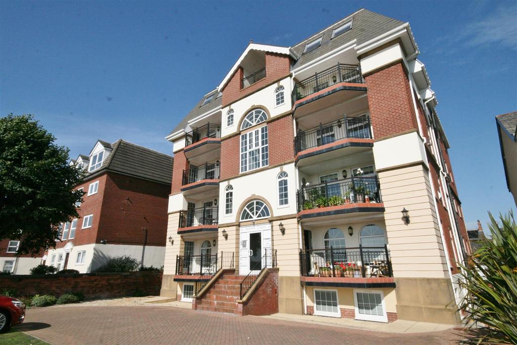 Salters Court, East Beach, Lytham 2 bed apartment £450,000