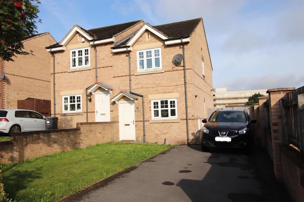 Rosedale Fold, Bradford 2 bed semidetached house £130,000