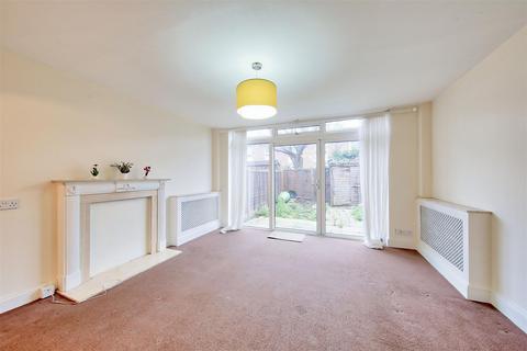 21 Willow Tree Close, London, SW18 3EL