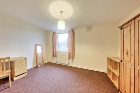 21 Willow Tree Close, London, SW18 3EL