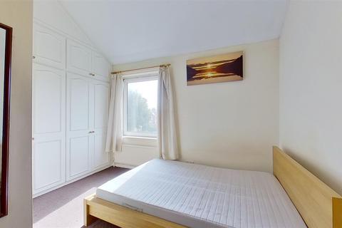 21 Willow Tree Close, London, SW18 3EL