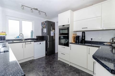 6 Birkdale Close, Worthing, BN13 2RD