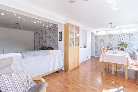 6 Birkdale Close, Worthing, BN13 2RD