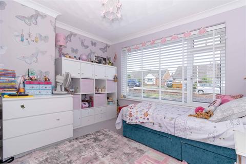 6 Birkdale Close, Worthing, BN13 2RD