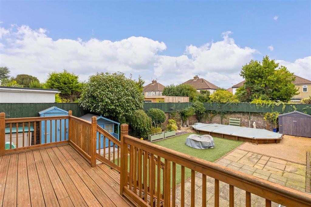 Forest Road, Worthing 4 bed semidetached house £600,000