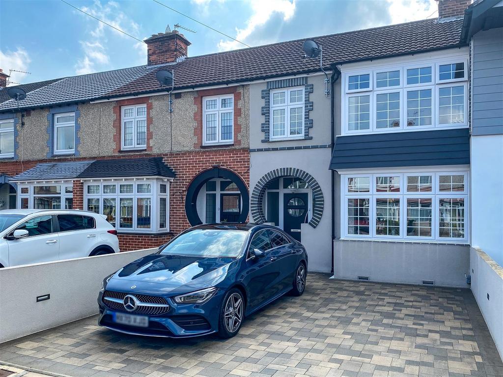 Hawthorn Crescent, Cosham, Portsmouth 3 bed house £380,000