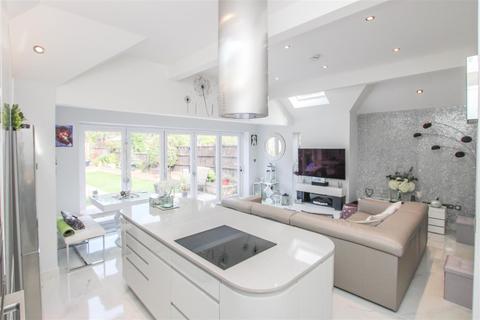 144 Burnway, Hornchurch, RM11 3SQ