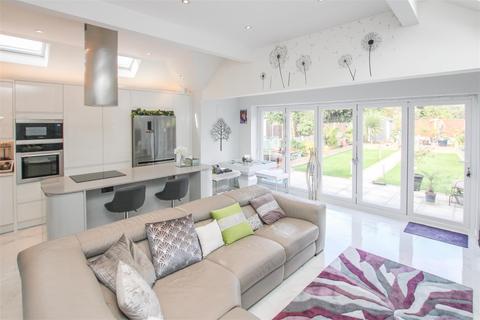 144 Burnway, Hornchurch, RM11 3SQ