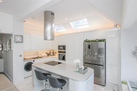 144 Burnway, Hornchurch, RM11 3SQ