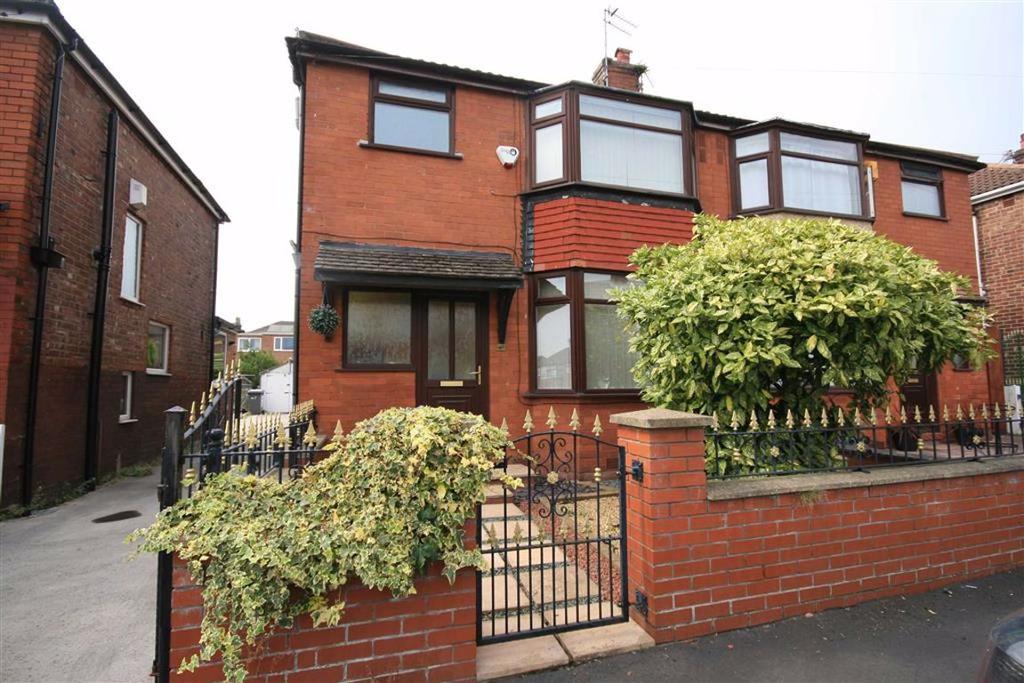 Dawlish Avenue, Droylsden 3 bed semidetached house £750 pcm (£173 pw)